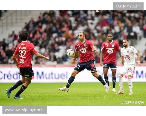 里尔队员热情庆祝胜利,里尔队员热情庆祝胜利的句子 里尔队员热情庆祝胜利,里尔队员热情庆祝胜利的句子